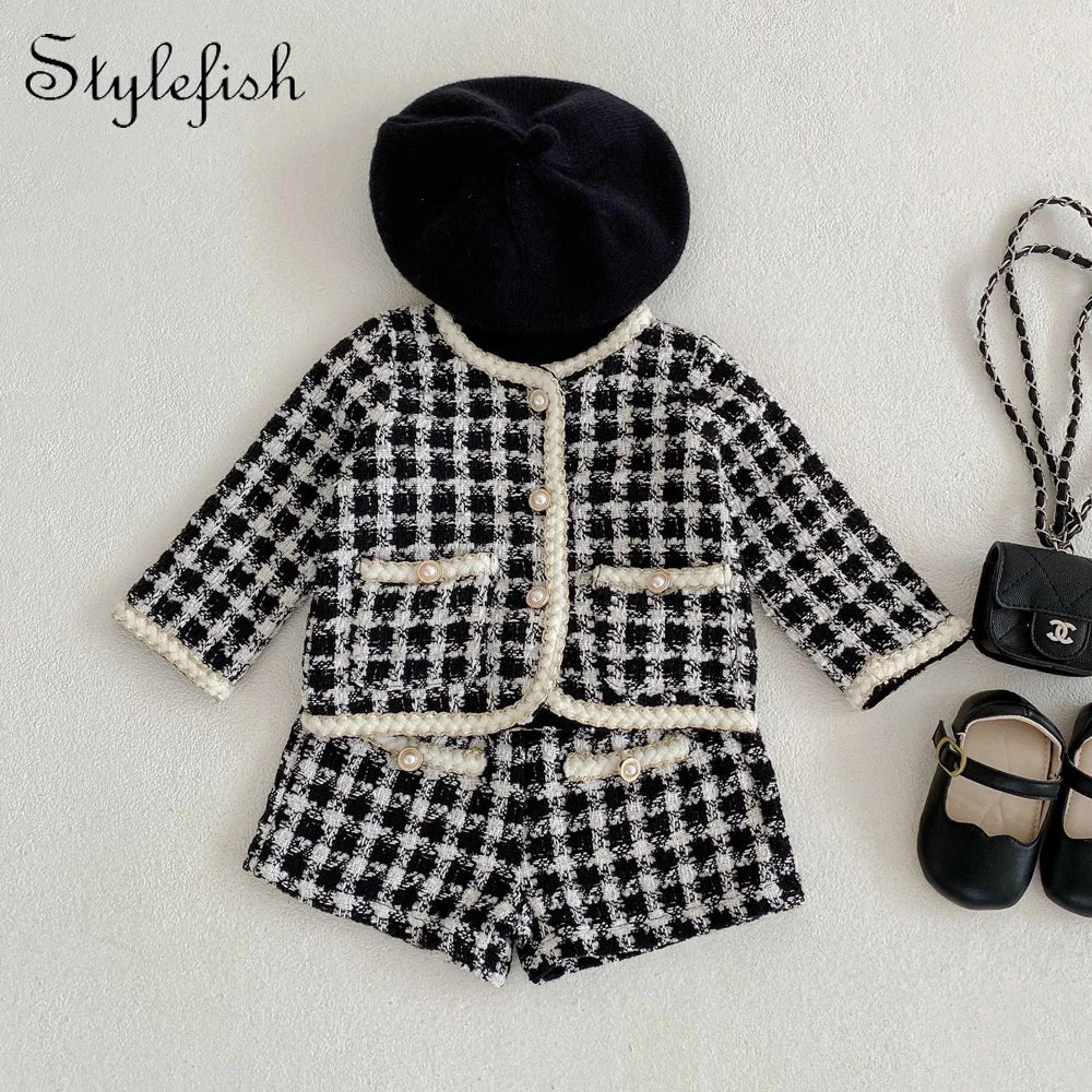 Two Piece Set For Spring And Autumn New Baby Boys And Girls' Tweed Black Plaid Long Sleeved Shirt With Open Coat And Short Pant
